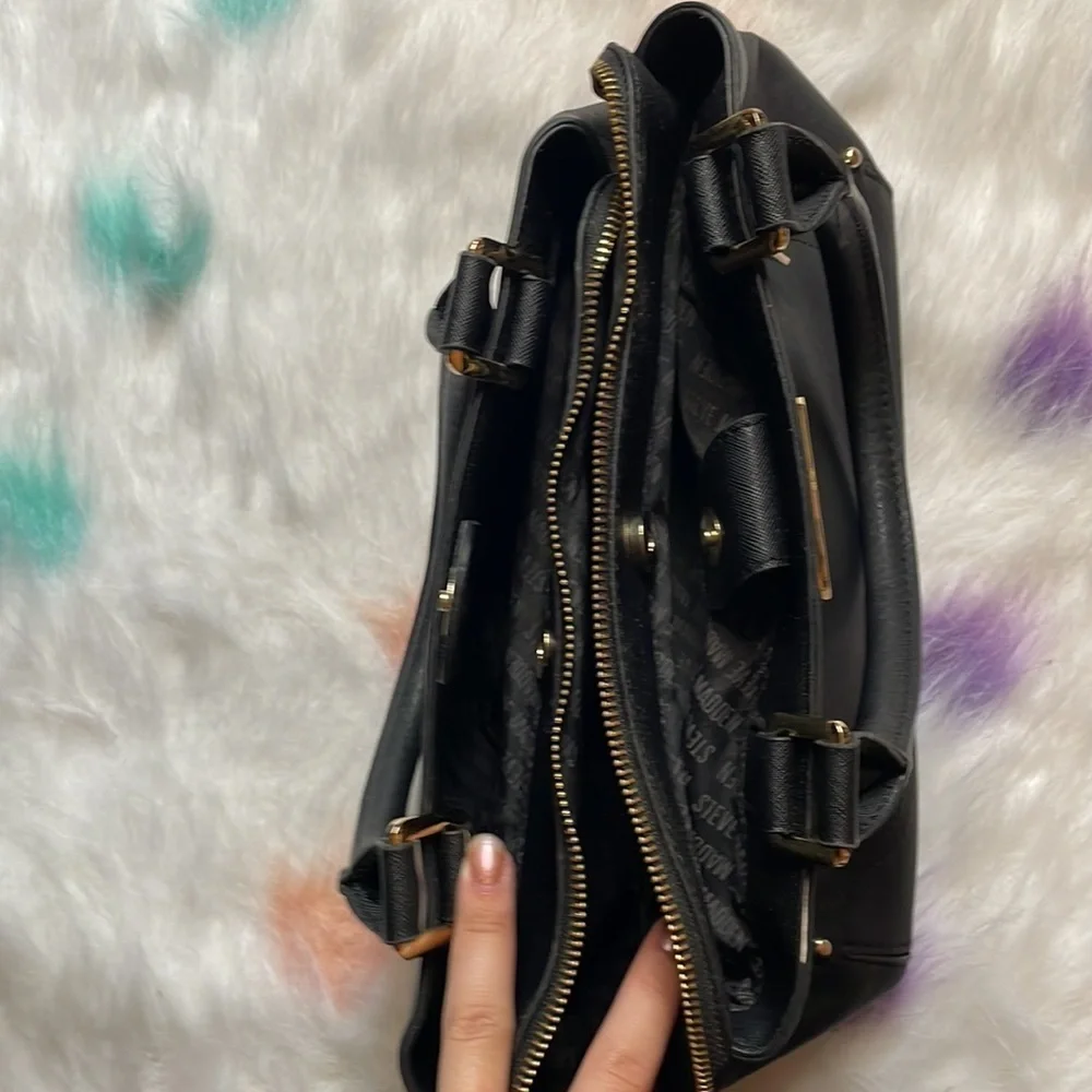 STEVE Madden Black and Gold Bag‎